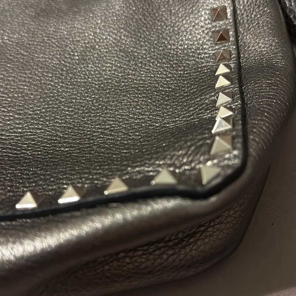 Authentic Valentino Garavani Rockstud Crossbody Hobo Metallic Leather Medium sz - Picture 7 of 16